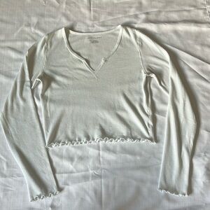 American Eagle, long sleeve Henley cropped t shirt, w/“lettuce” edge trim